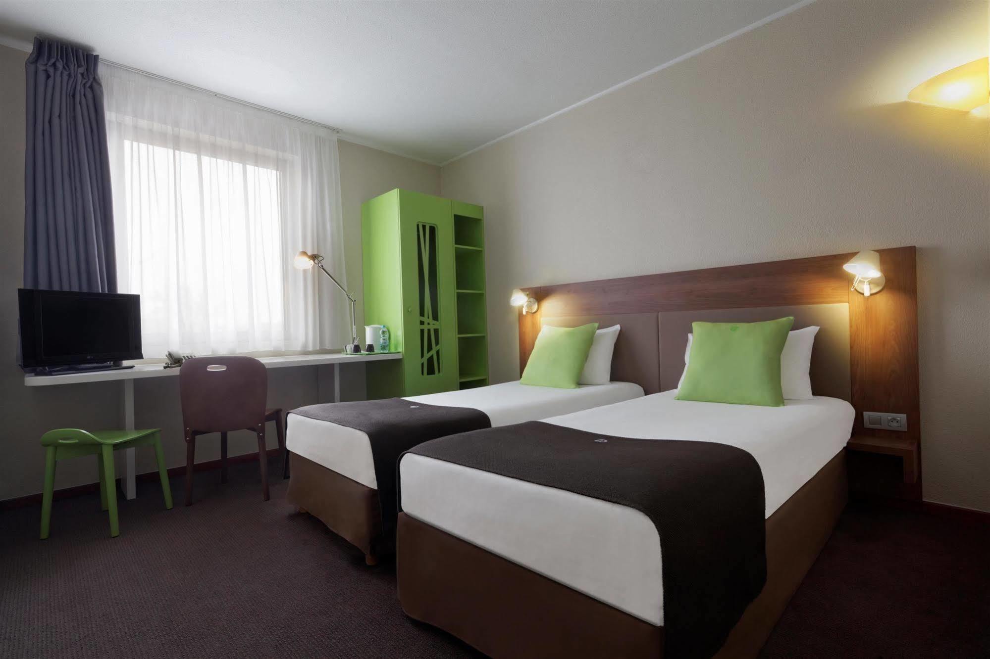 Hotel Campanile - Stare